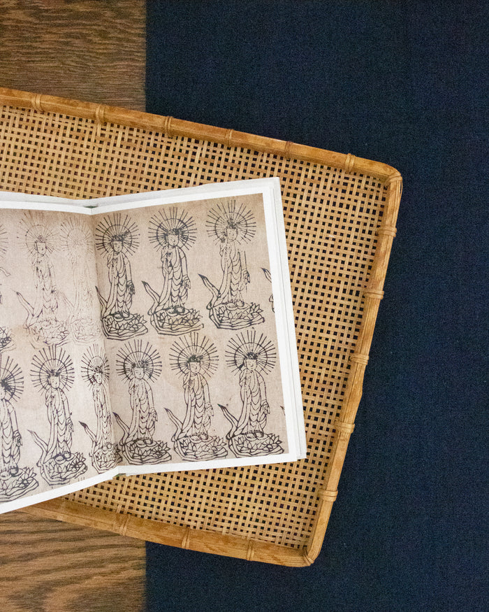 ENG/JPN: Buddhas in the Palm of Your Hand