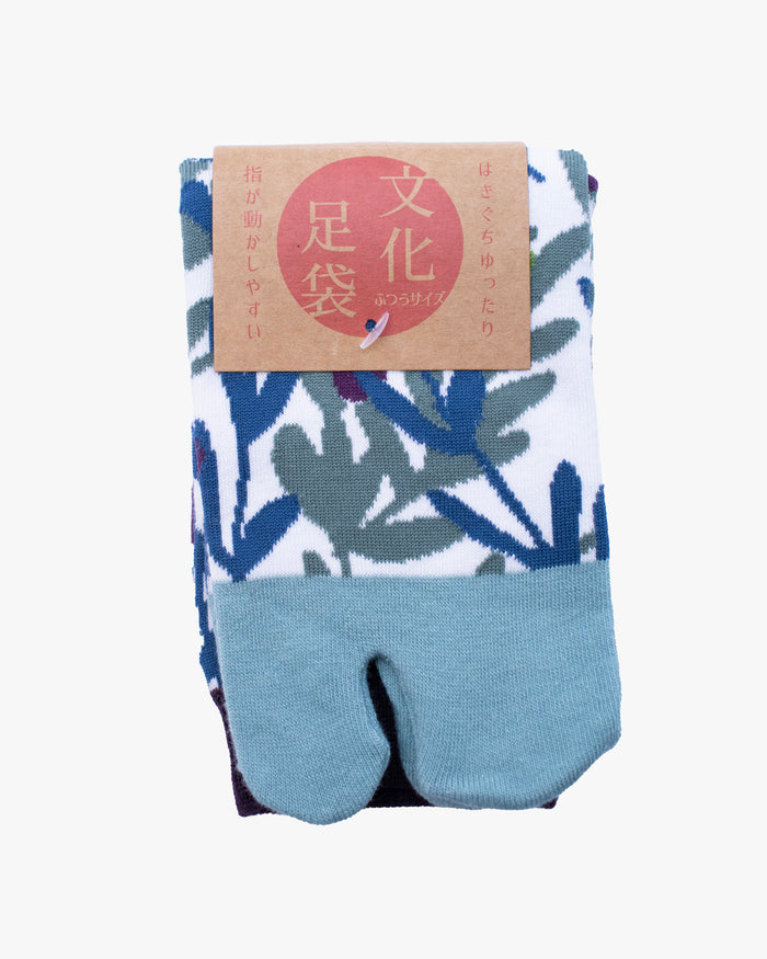 Kurochiku, Tabi Socks, Crew, White with Blue and Teal Leaves (S/M)