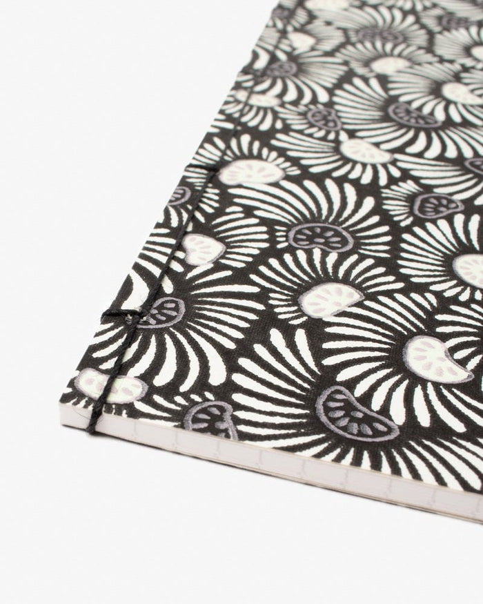 Shogado Watoji Notebook, Ginger Series, Flower Black (L)