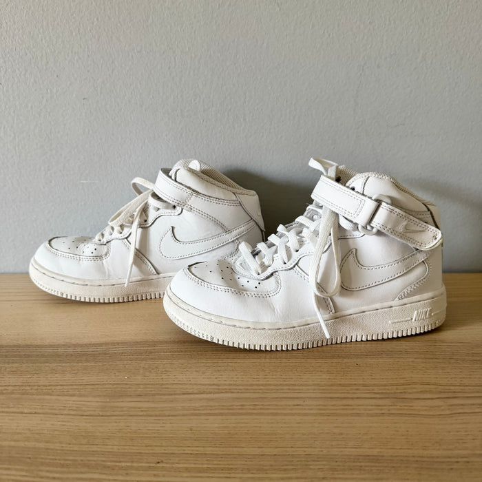 Nike / Sneaker / J2