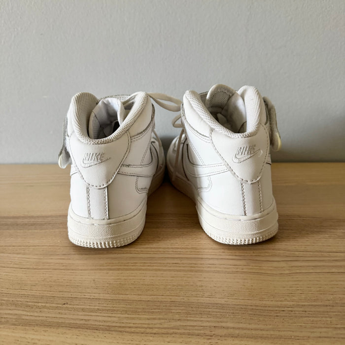 Nike / Sneaker / J2
