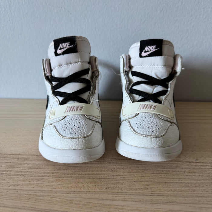 Nike / Sneaker / US10