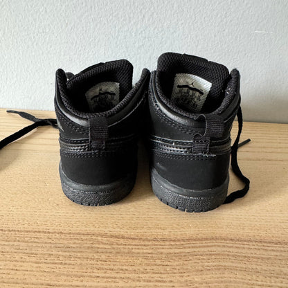 Nike / Sneaker / US6