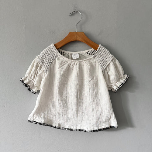 Zara / White x black stitch top / 6-7Y