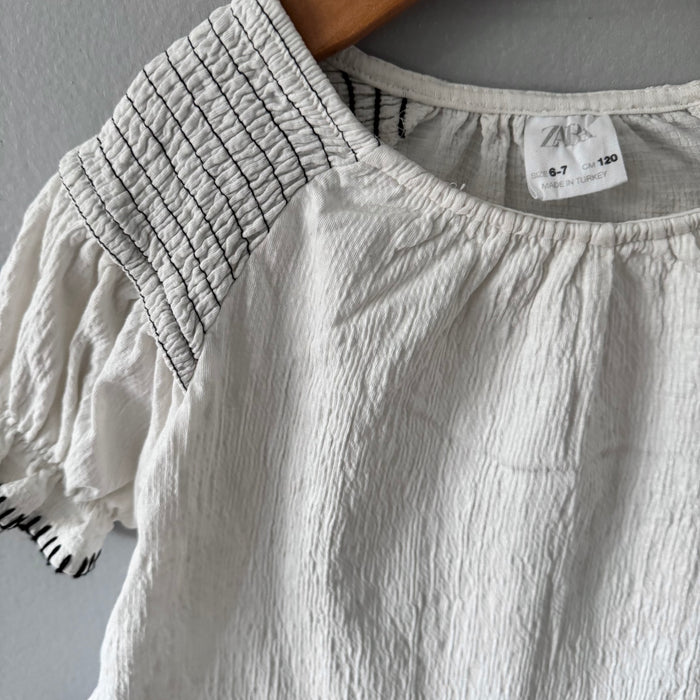 Zara / White x black stitch top / 6-7Y
